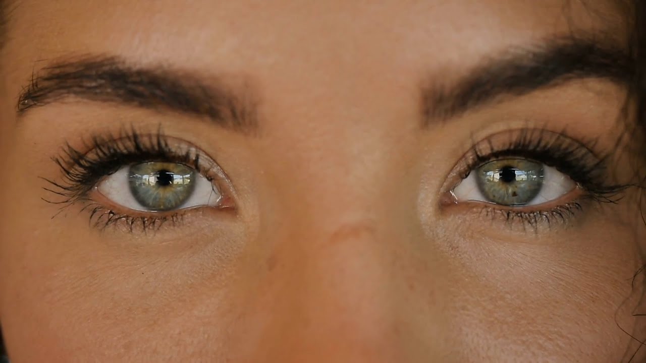 famosos con un ojo de cada color