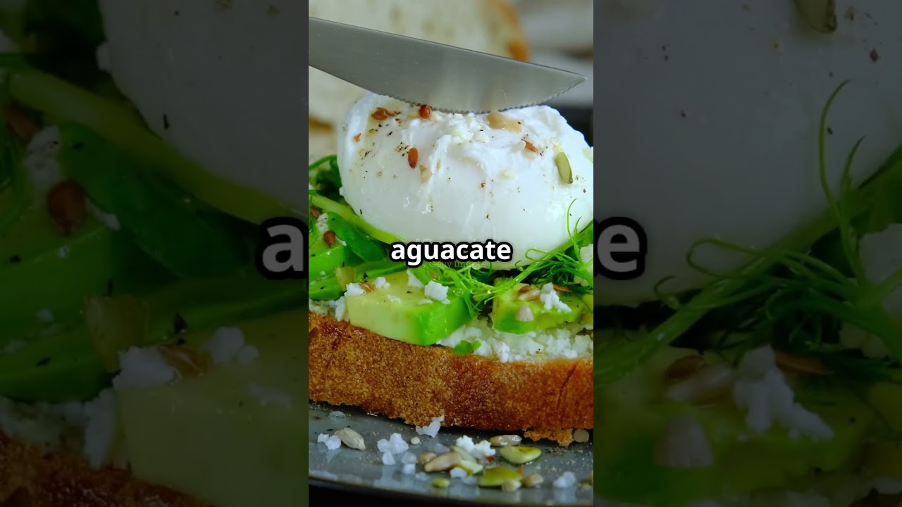 tostadas con aguacate y huevo para cenar