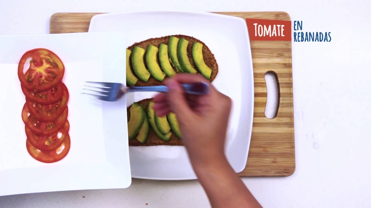 tostadas de aguacate y queso philadelphia