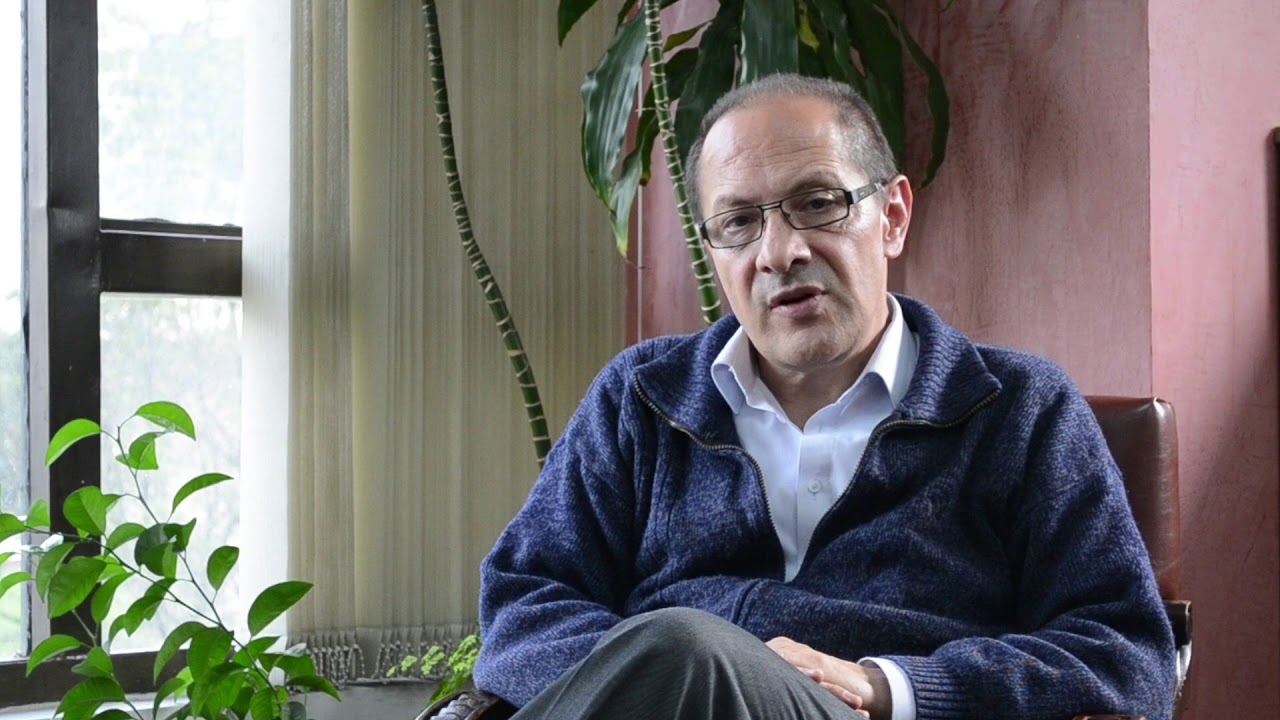 el olor de las almendras amargas