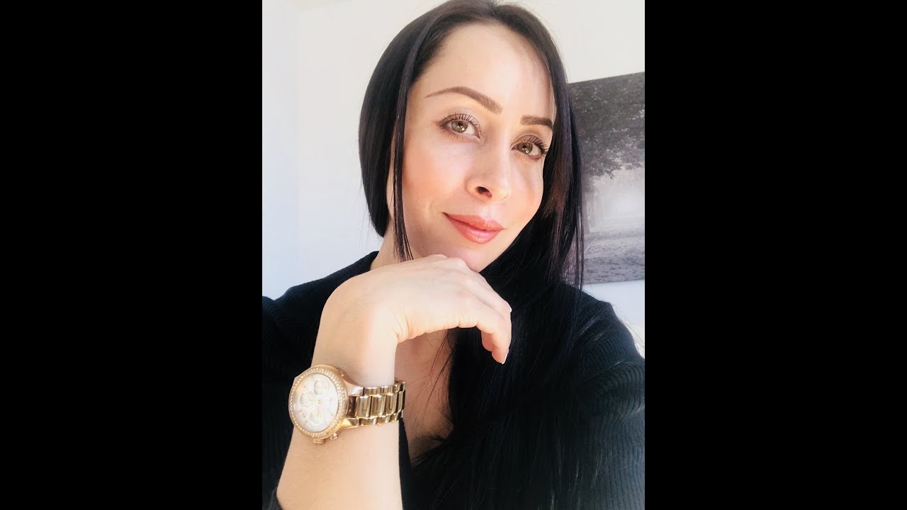 en q mano va el reloj de mujer